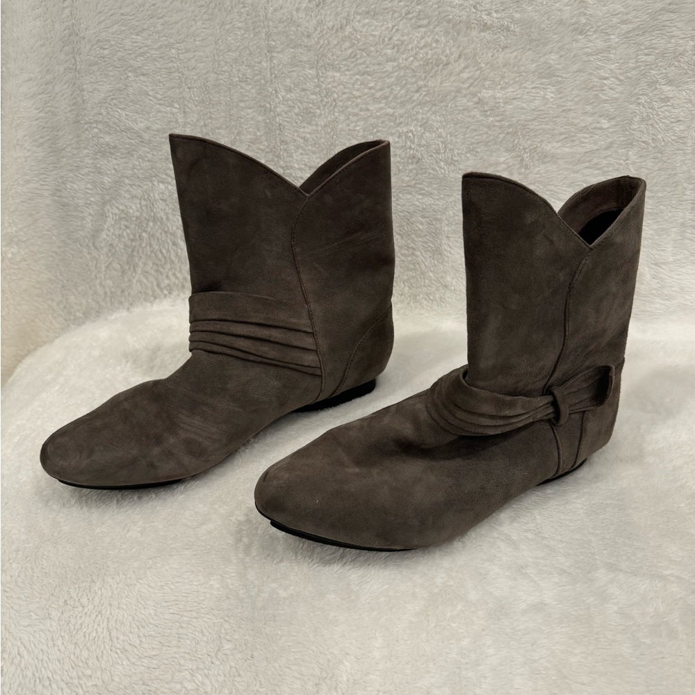 Me Too Tabitha Grey Bootie Size 8.5